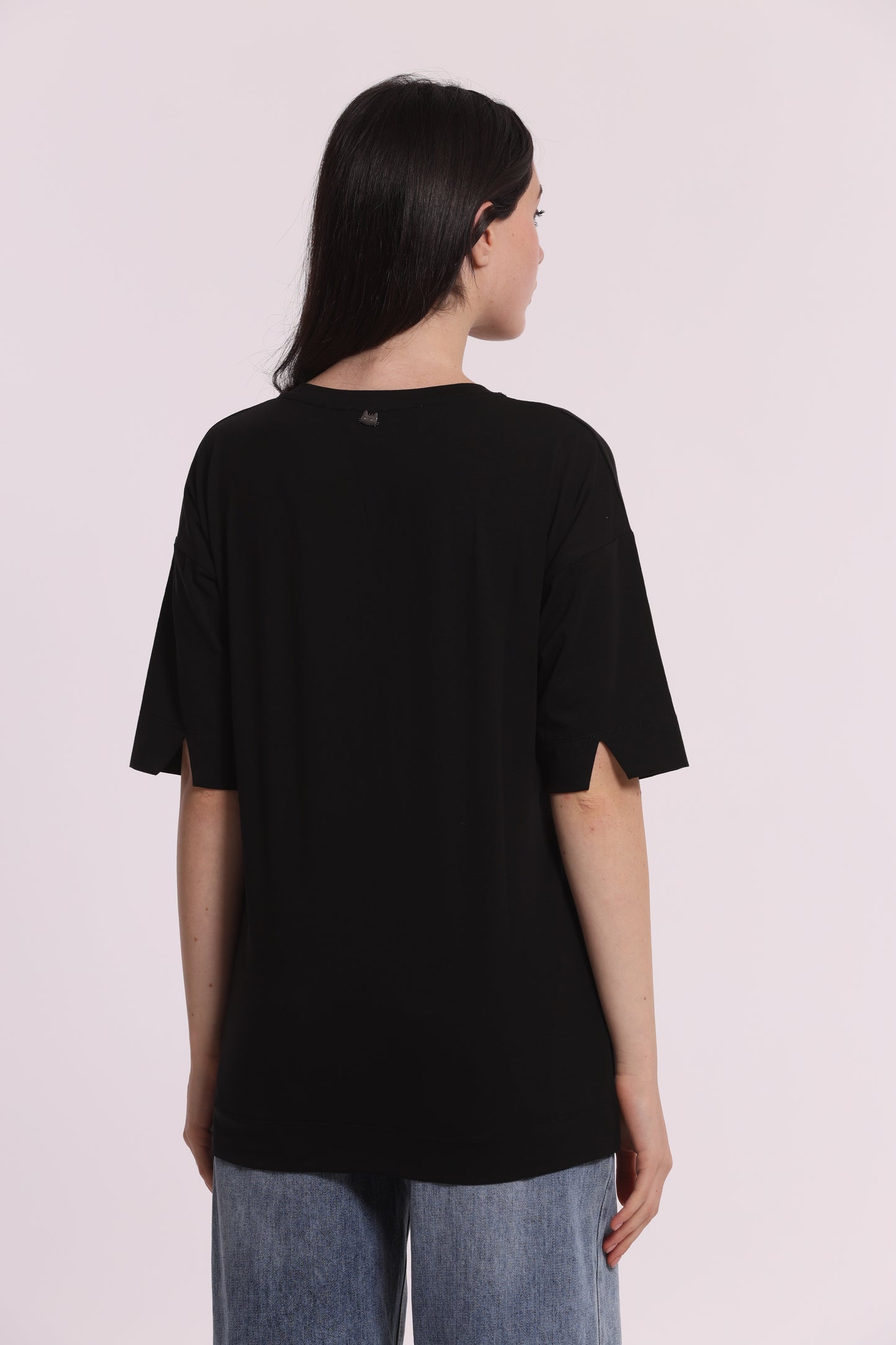 T-SHIRT CON TASCHINO E GATTO STRASS