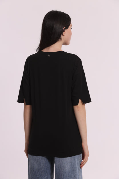T-SHIRT CON TASCHINO E GATTO STRASS