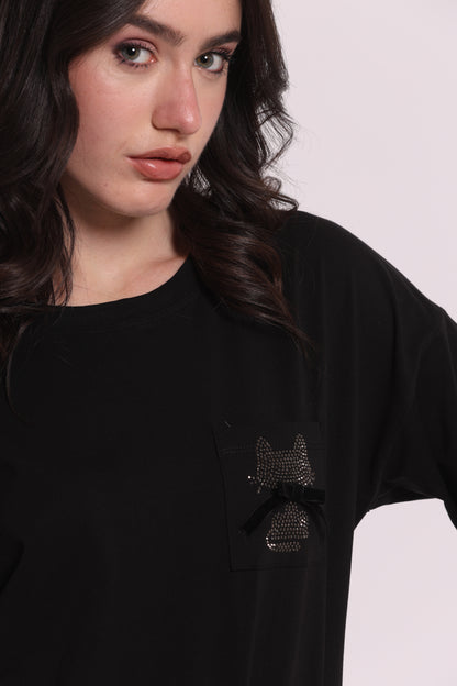 T-SHIRT CON TASCHINO E GATTO STRASS