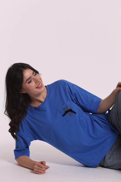 T-SHIRT CON TASCHINO E GATTO STRASS