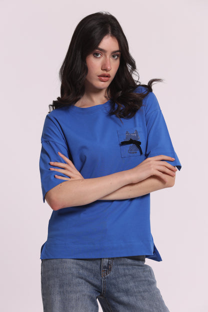 T-SHIRT CON TASCHINO E GATTO STRASS