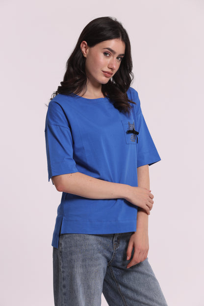 T-SHIRT CON TASCHINO E GATTO STRASS