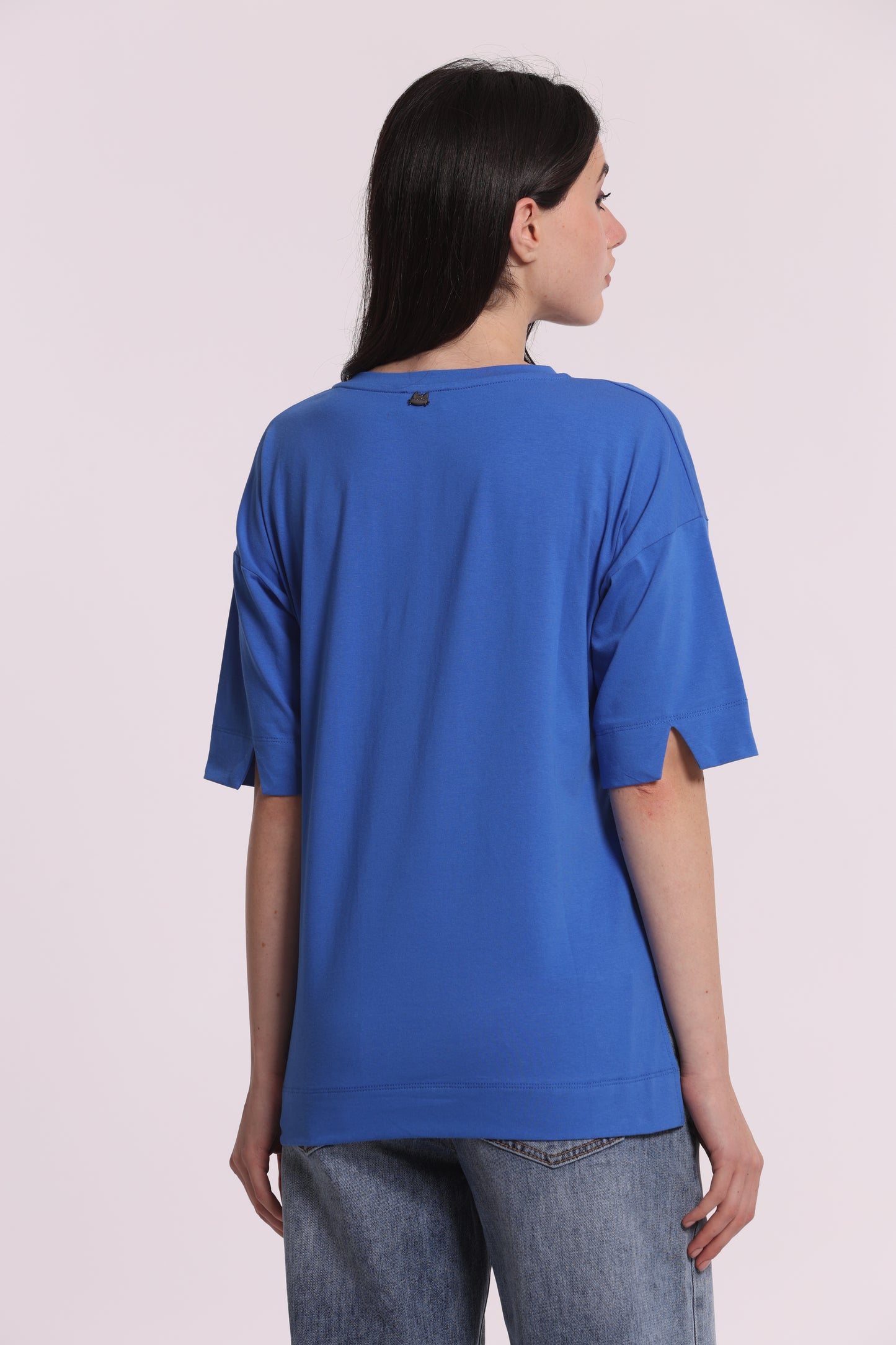 T-SHIRT CON TASCHINO E GATTO STRASS