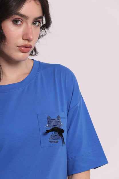 T-SHIRT CON TASCHINO E GATTO STRASS