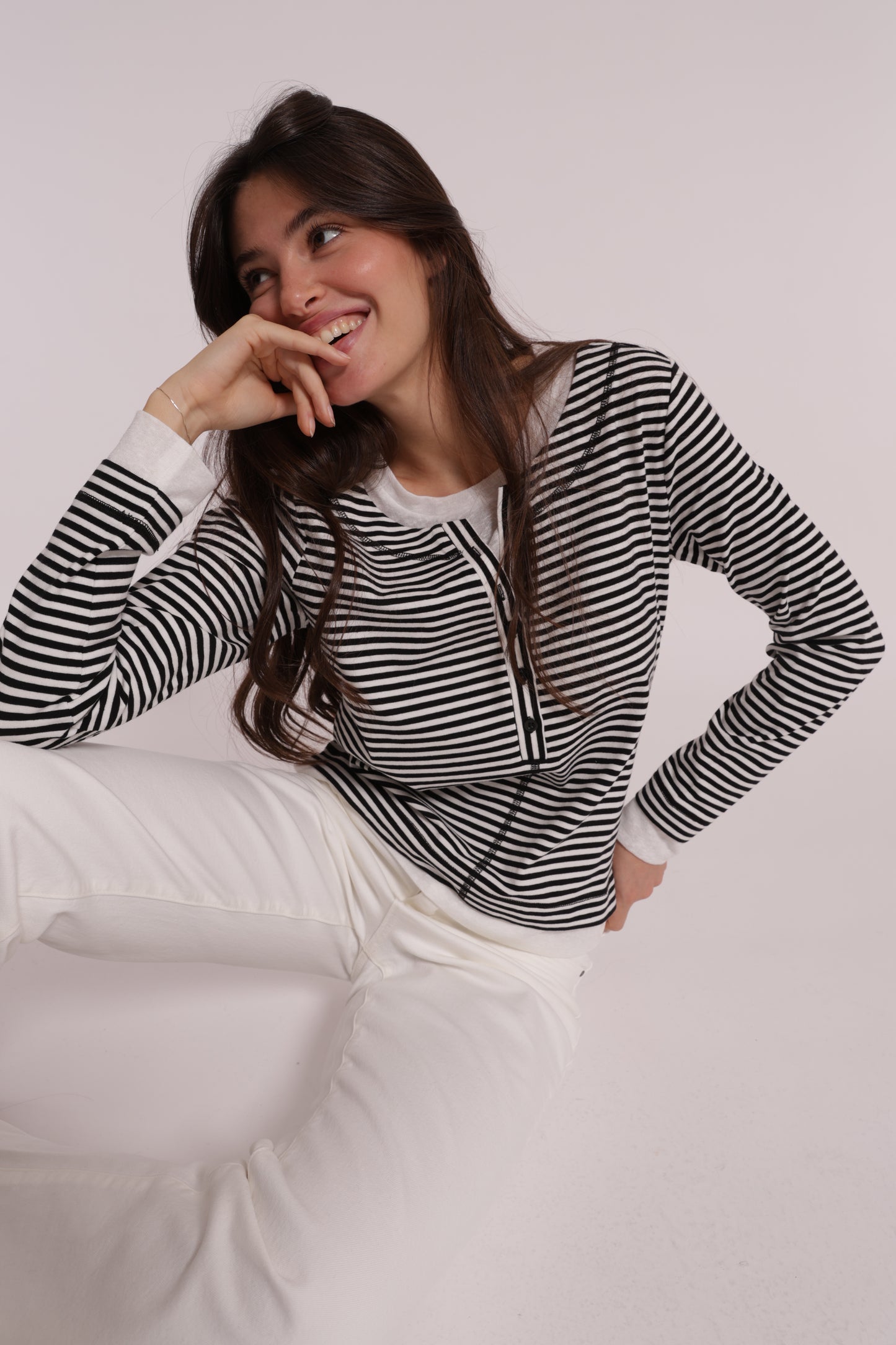 T-SHIRT DOPPIA MANICHE LUNGHE CON RIGHE E BOTTONI