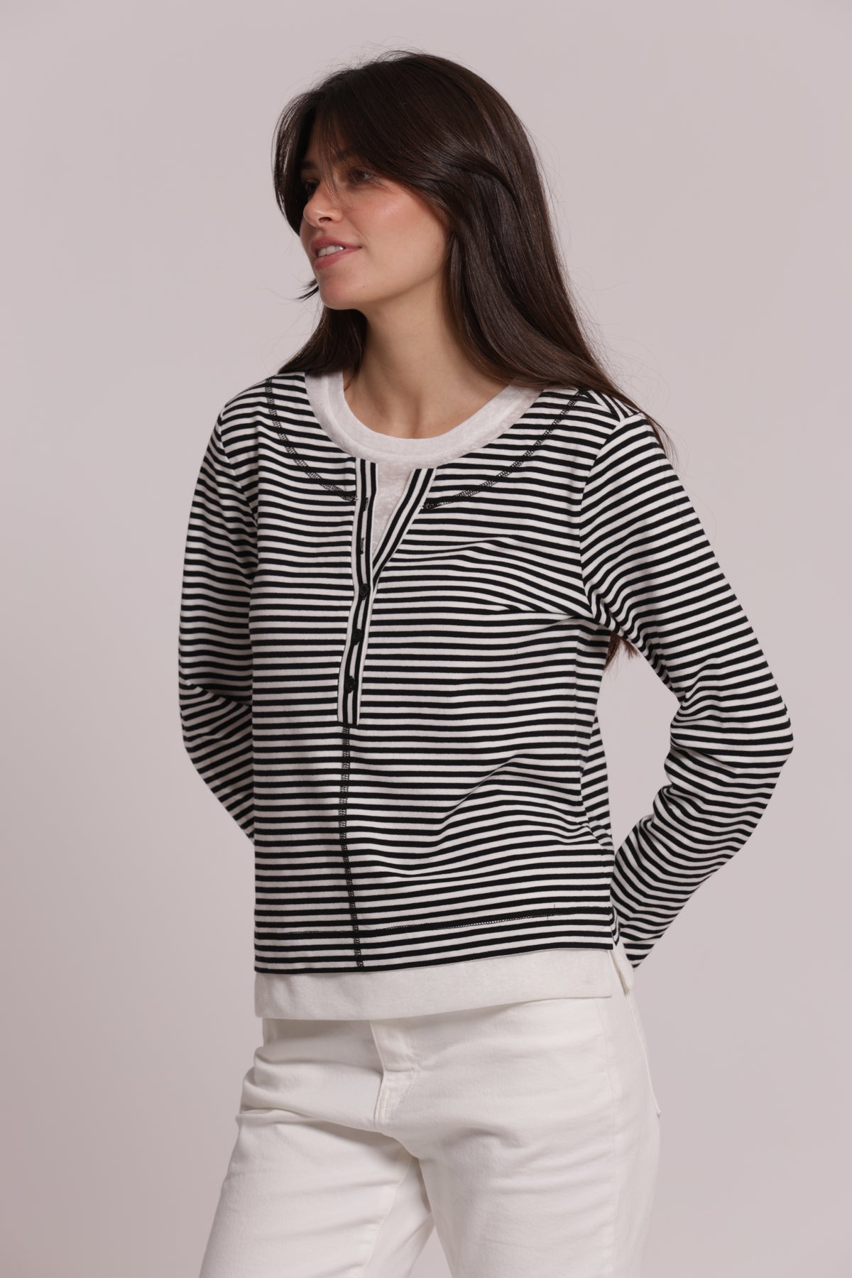 T-SHIRT DOPPIA MANICHE LUNGHE CON RIGHE E BOTTONI