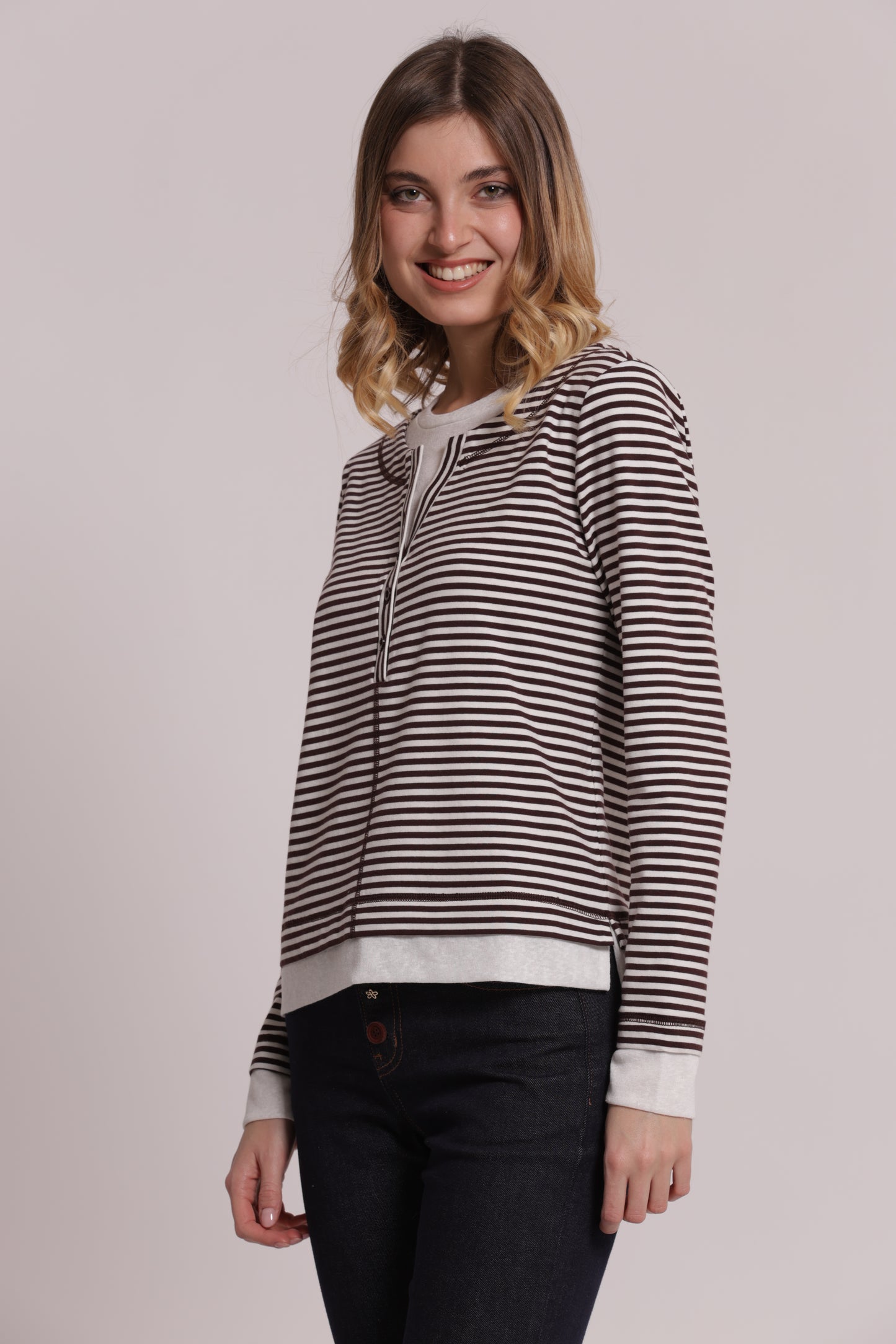 T-SHIRT DOPPIA MANICHE LUNGHE CON RIGHE E BOTTONI