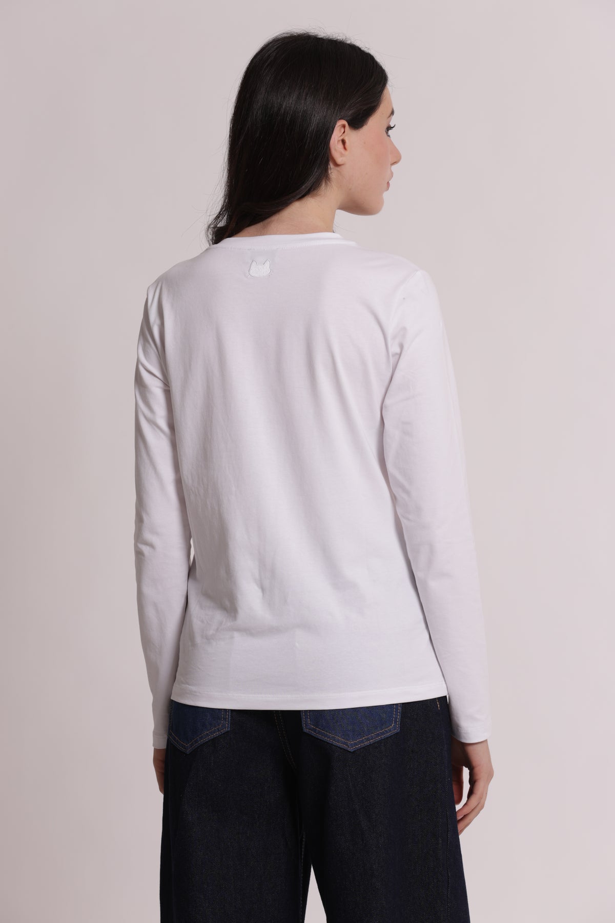 T-SHIRT MANICHE LUNGHE CON RICAMO DIETRO