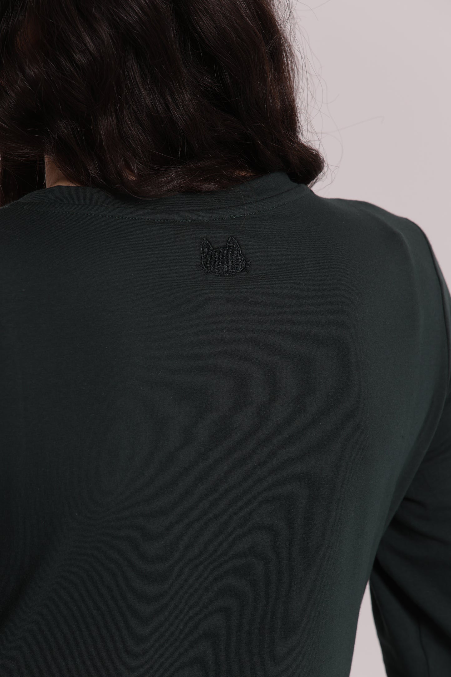 T-SHIRT MANICHE LUNGHE CON RICAMO DIETRO