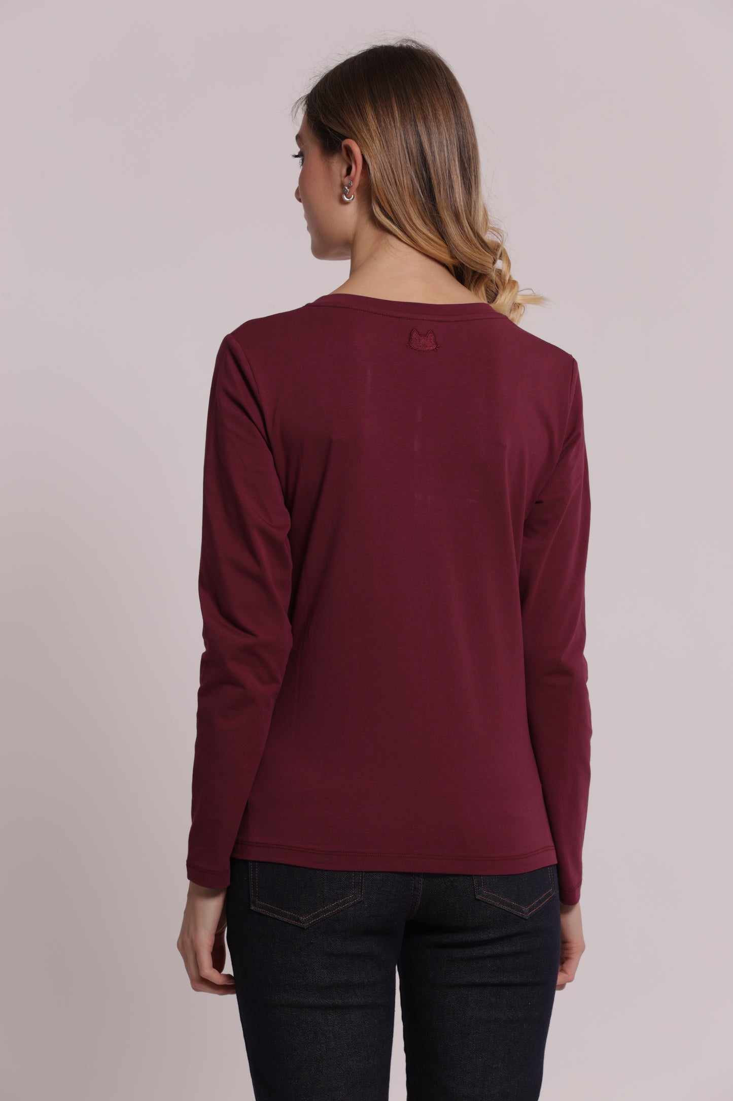 T-SHIRT MANICHE LUNGHE CON RICAMO DIETRO
