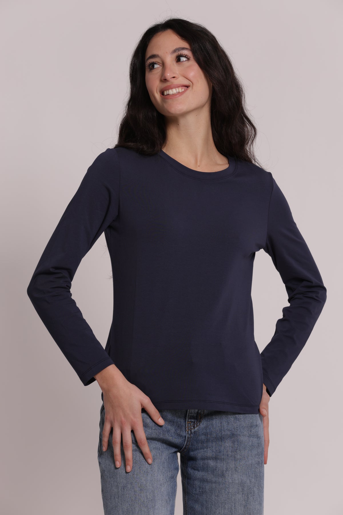 T-SHIRT MANICHE LUNGHE CON RICAMO DIETRO