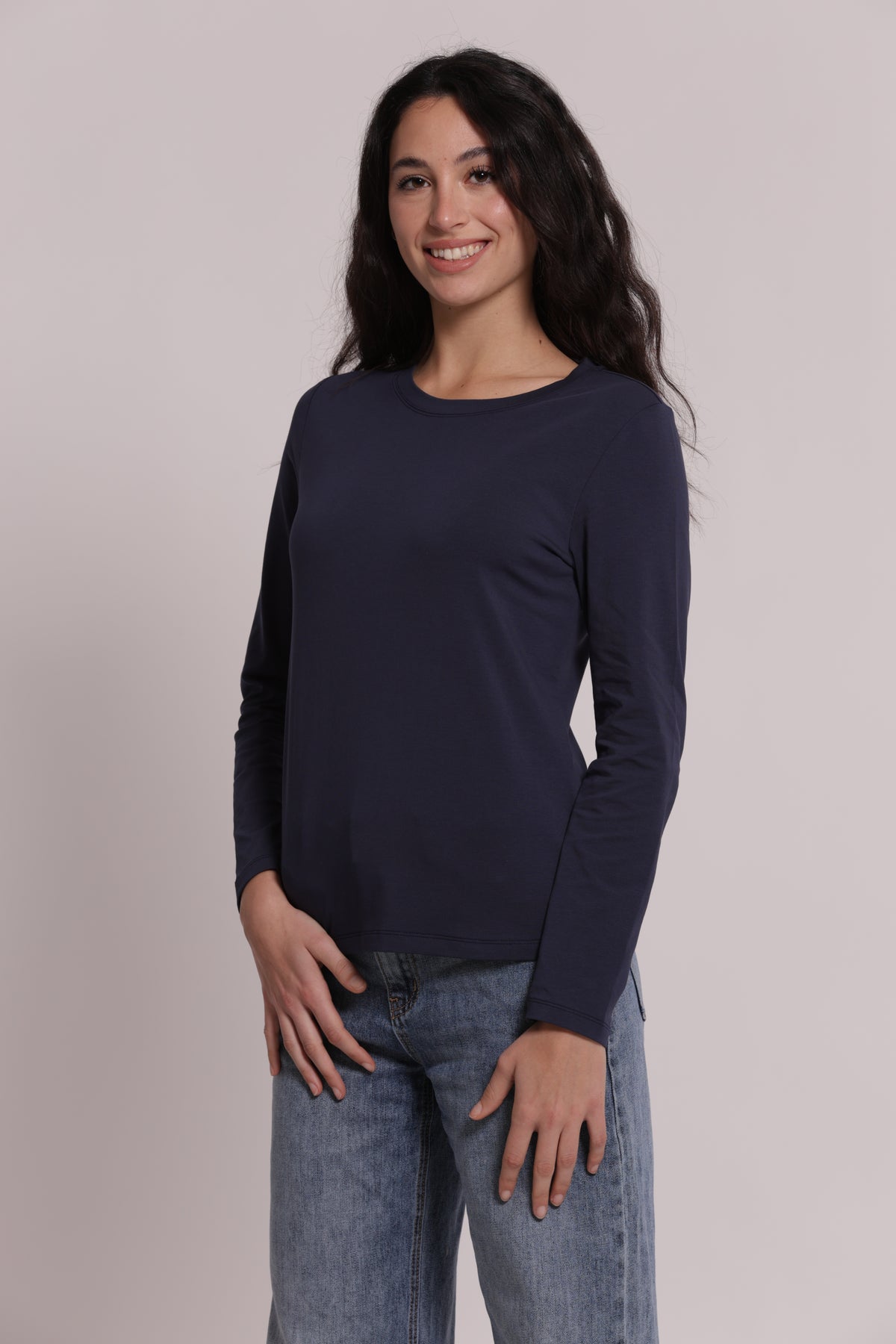T-SHIRT MANICHE LUNGHE CON RICAMO DIETRO
