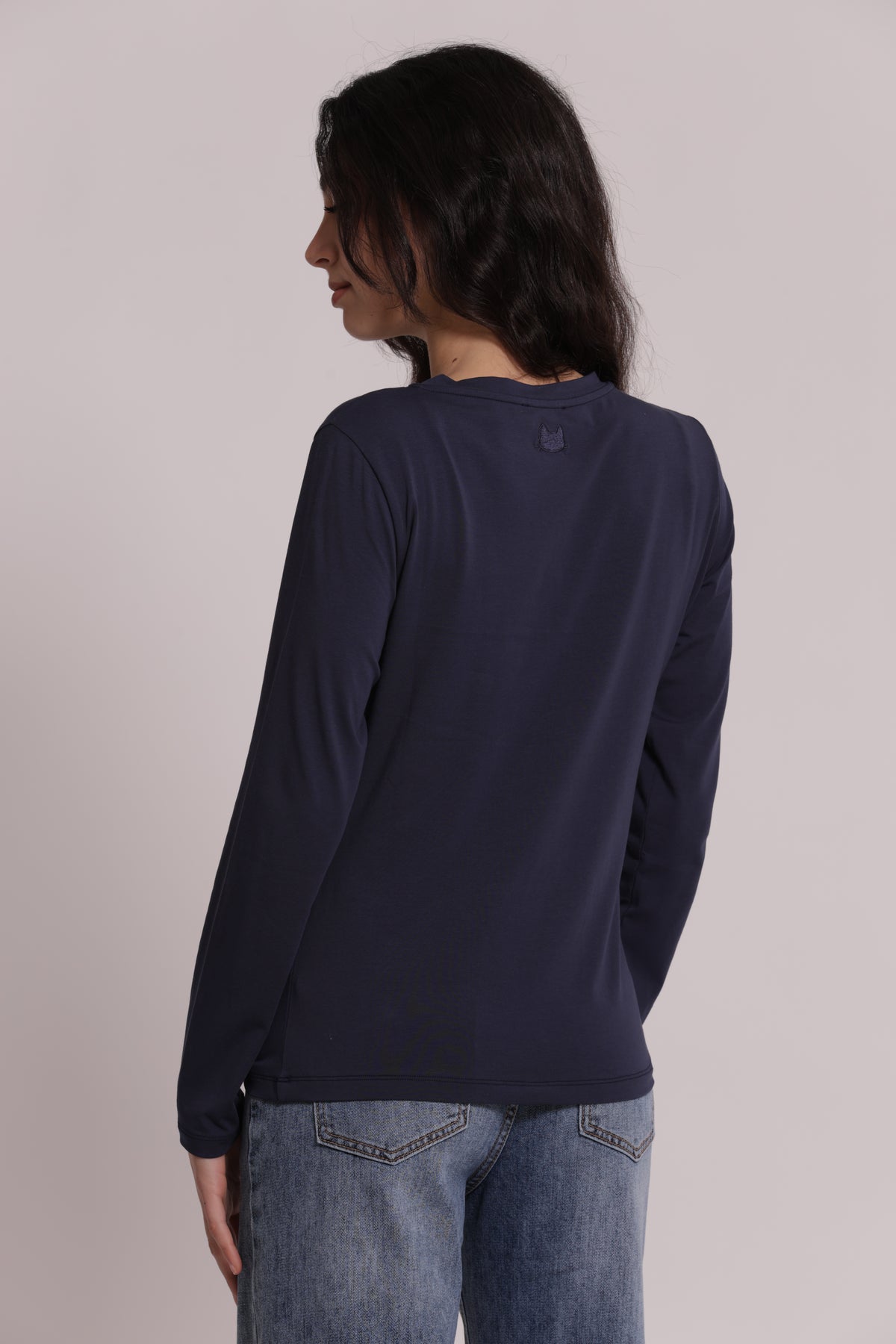 T-SHIRT MANICHE LUNGHE CON RICAMO DIETRO