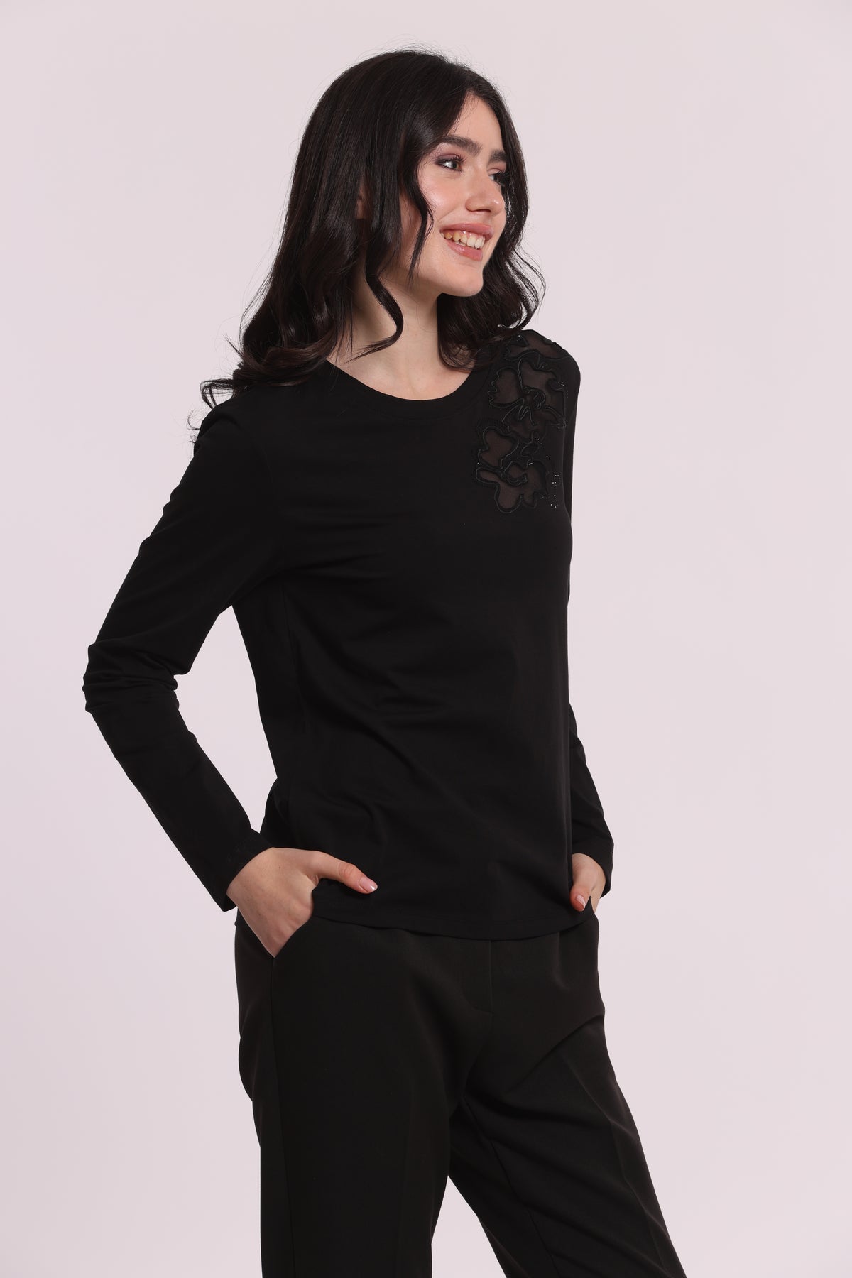 T-SHIRT MANICHE LUNGHE CON TRASPARENZE E STRASS