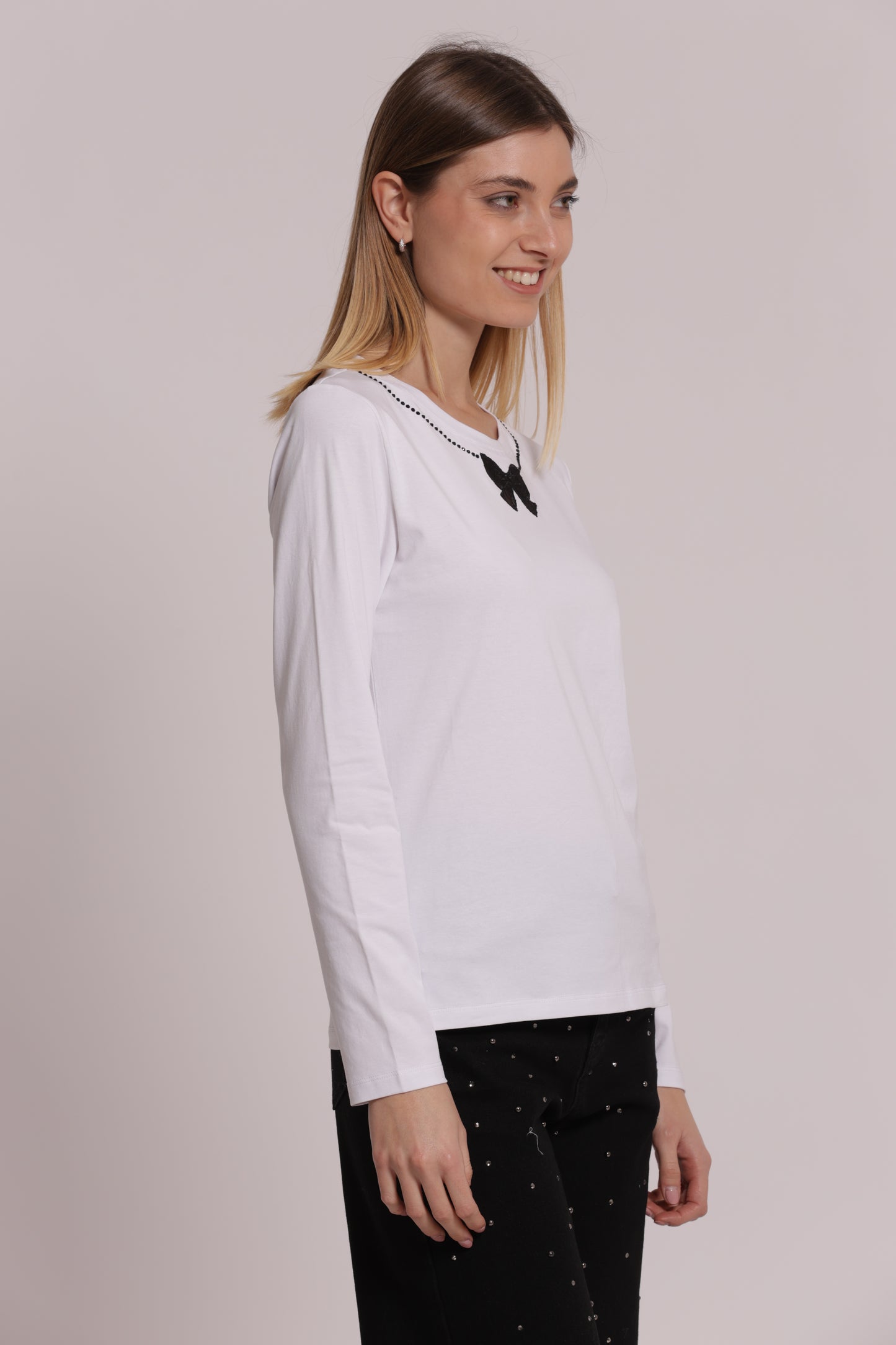 T-SHIRT MANICHE LUNGHE CON FIOCCO FRONTALE