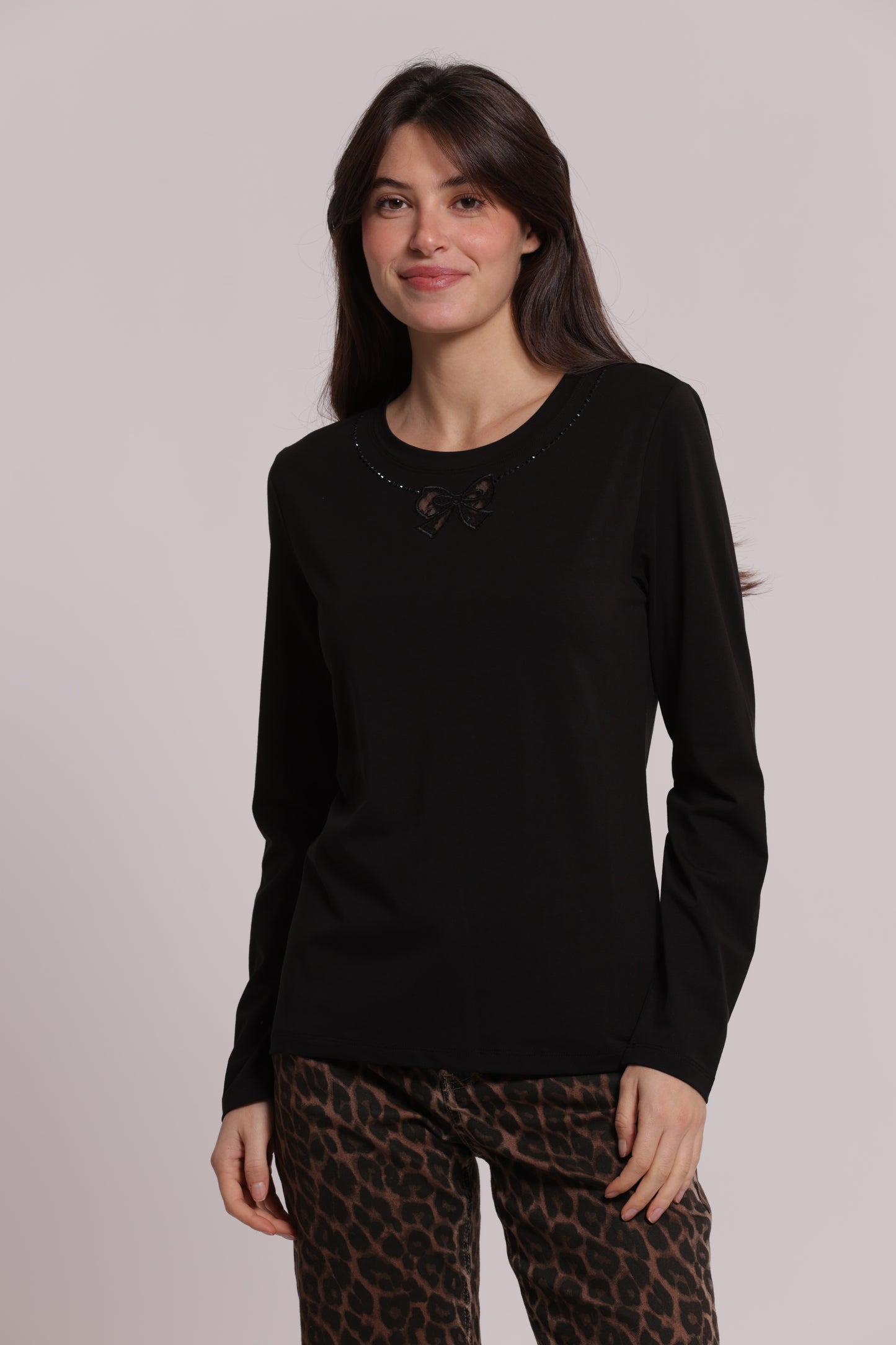 T-SHIRT MANICHE LUNGHE CON FIOCCO FRONTALE
