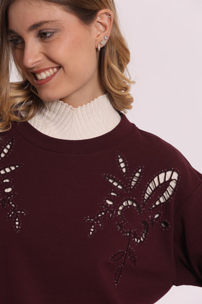 FELPA CON DETTAGLI TRAFORATI E STRASS