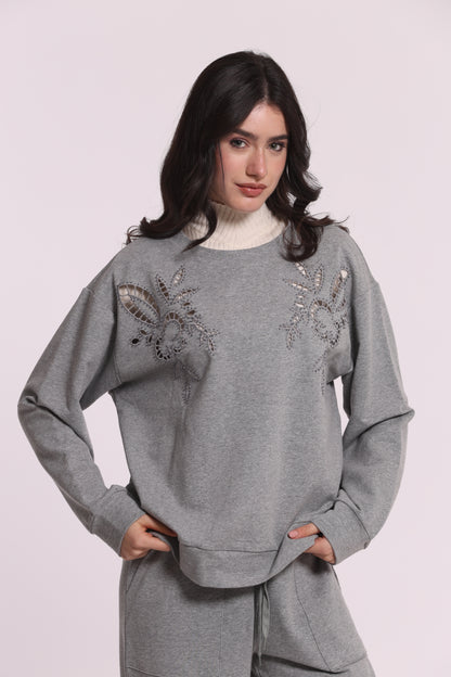 FELPA CON DETTAGLI TRAFORATI E STRASS