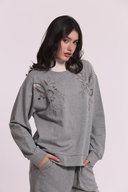 FELPA CON DETTAGLI TRAFORATI E STRASS