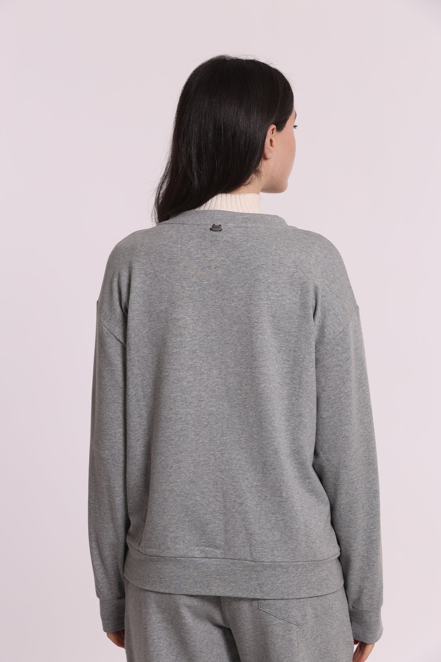 FELPA CON DETTAGLI TRAFORATI E STRASS