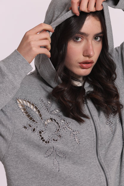 FELPA CON ZIP DETTAGLI TRAFORATI E STRASS