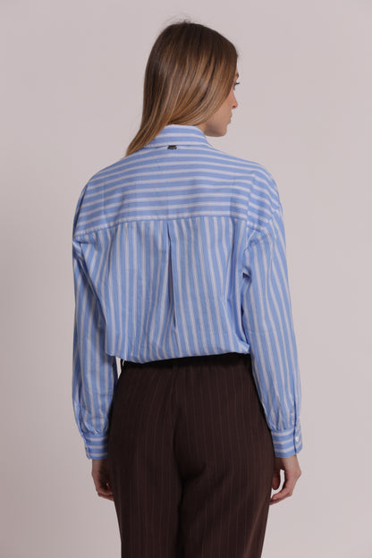 CAMICIA A RIGHE CON APPLICAZIONI FRONTALI
