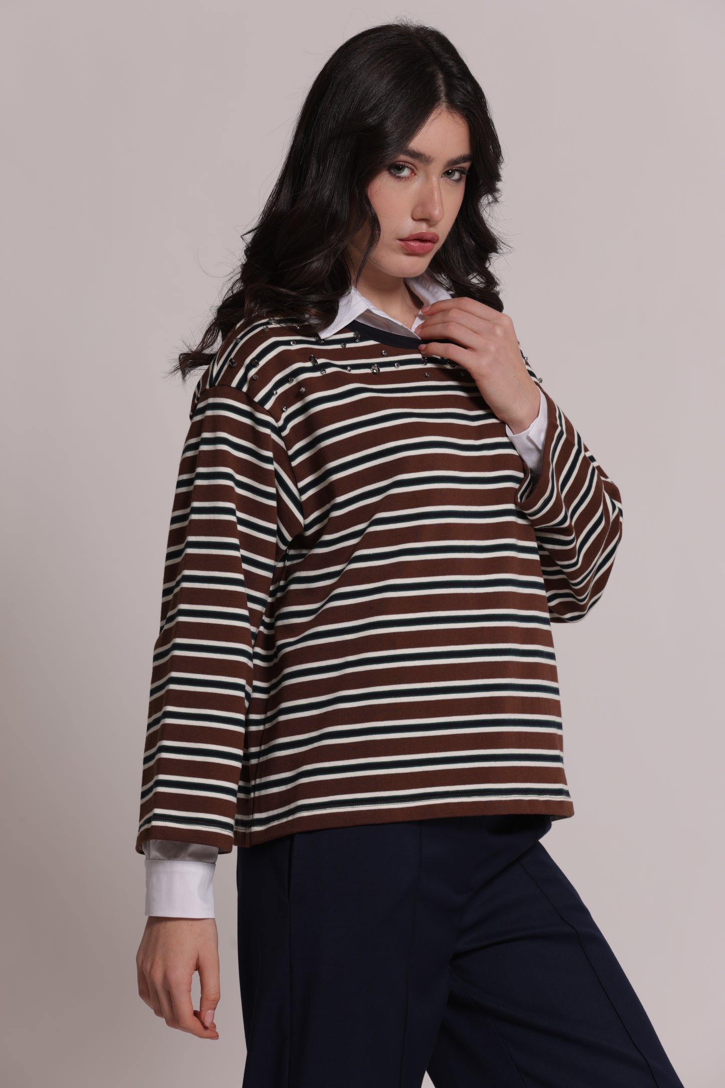 T-SHIRT MANICHE LUNGHE A RIGHE CON APPLICAZIONI