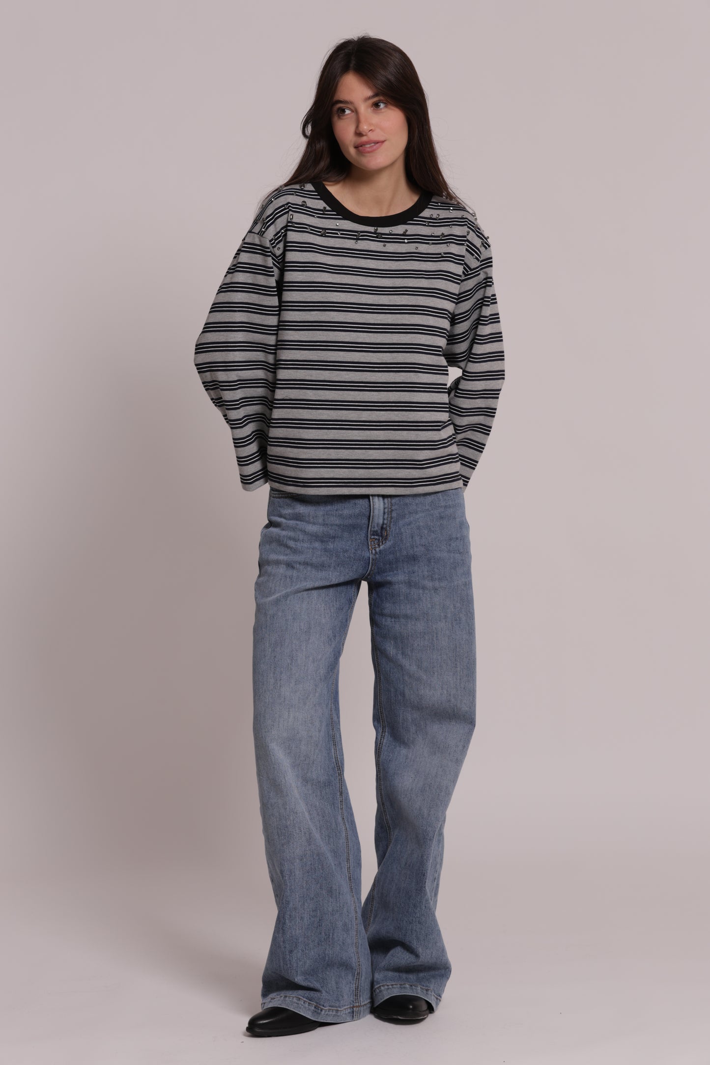T-SHIRT MANICHE LUNGHE A RIGHE CON APPLICAZIONI