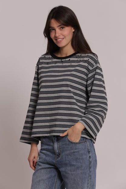 T-SHIRT MANICHE LUNGHE A RIGHE CON APPLICAZIONI