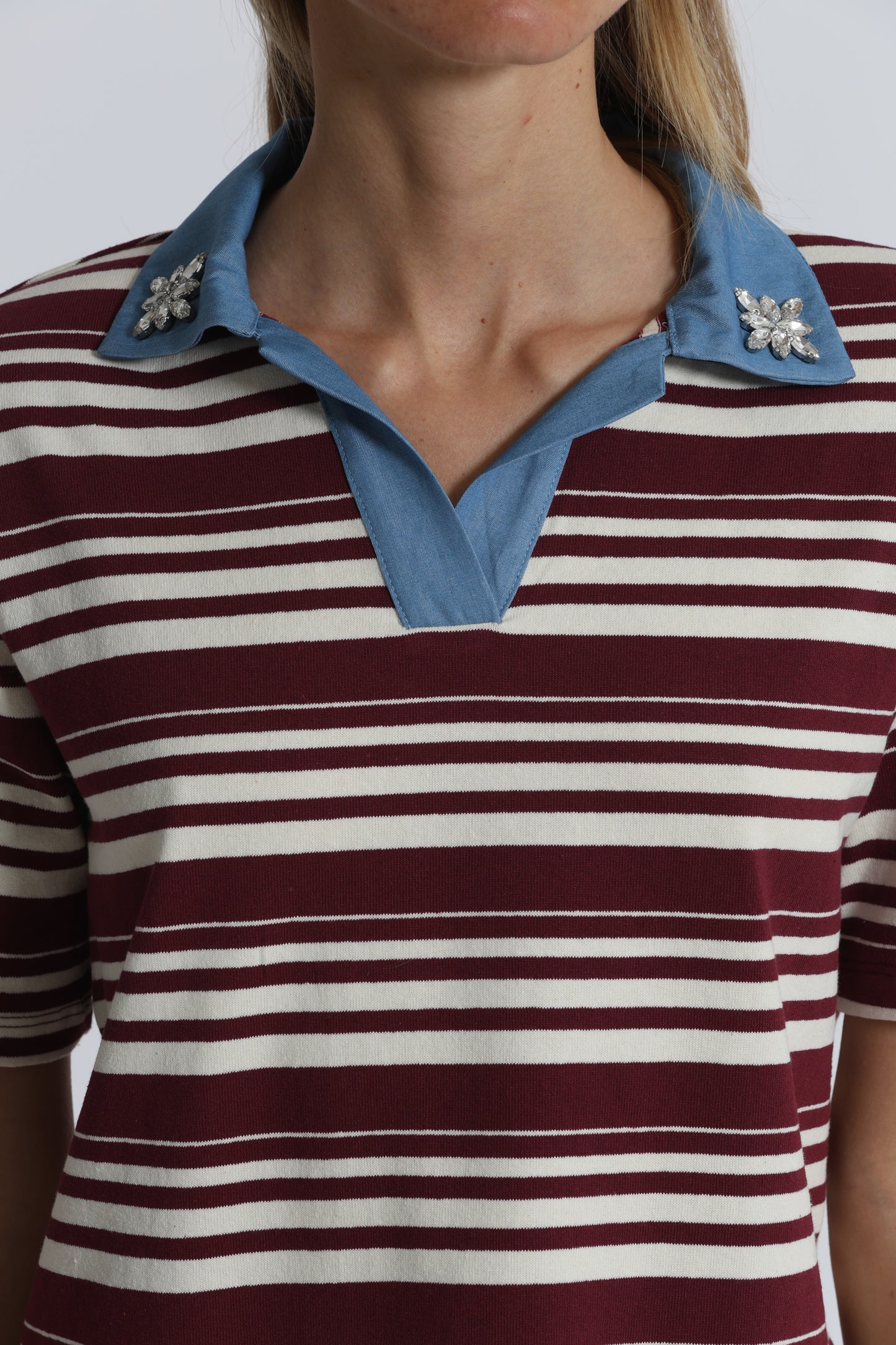 T-SHIRT A RIGHE CON COLLETTO DENIM E INSERTI IN STRASS