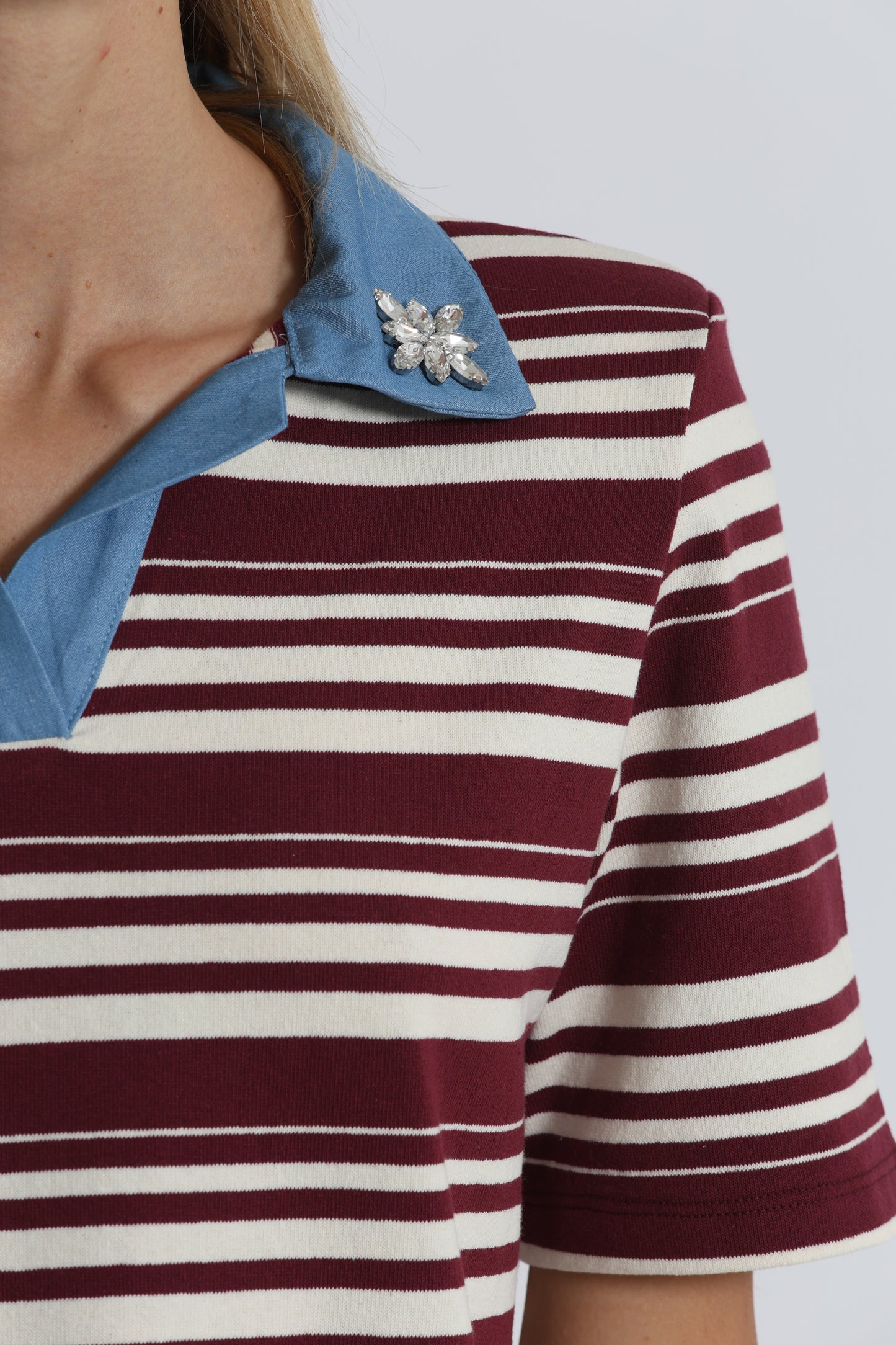 T-SHIRT A RIGHE CON COLLETTO DENIM E INSERTI IN STRASS