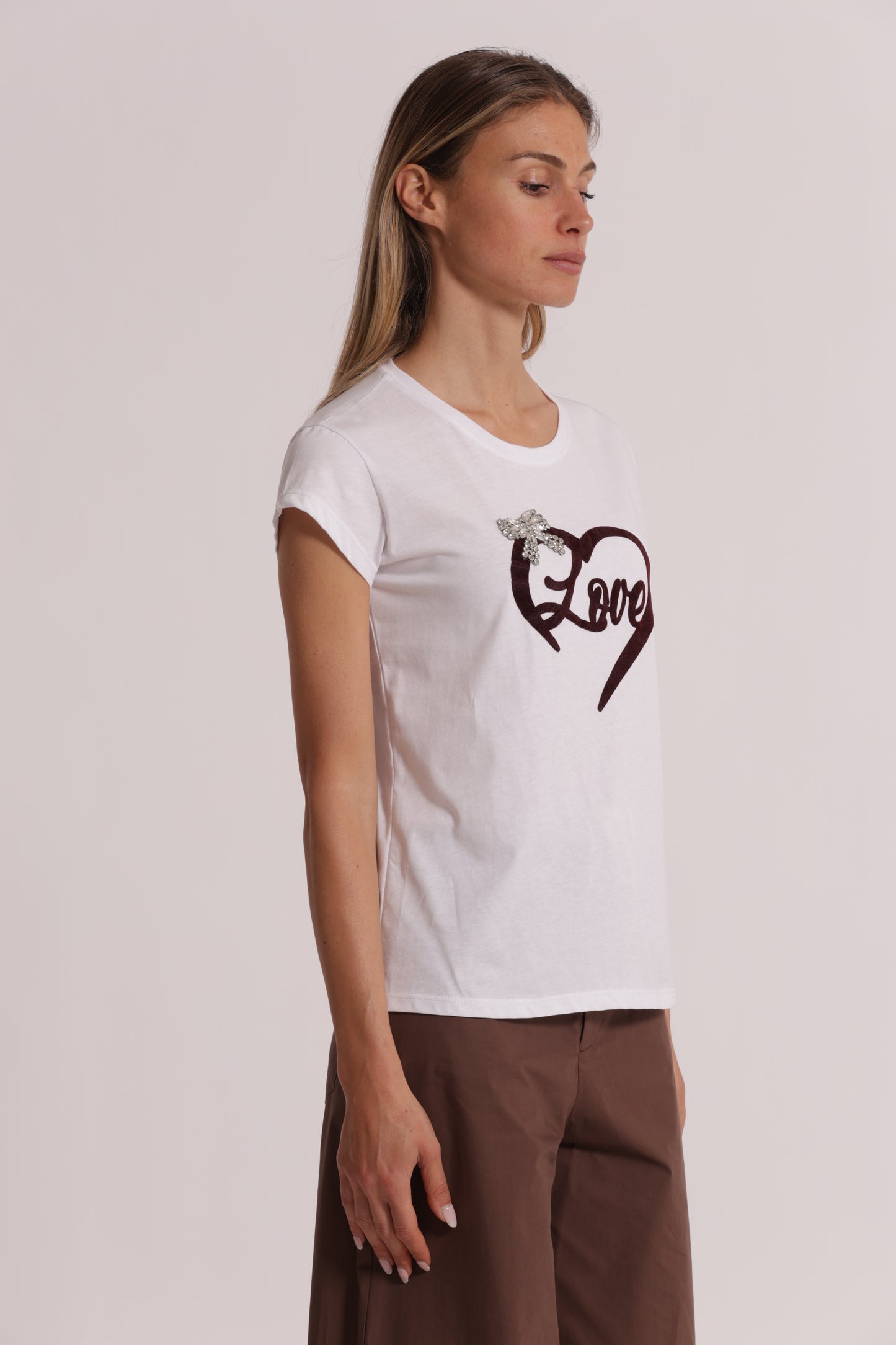 T-SHIRT "LOVE" STAMPA IN VELLUTO E FIOCCO IN STRASS