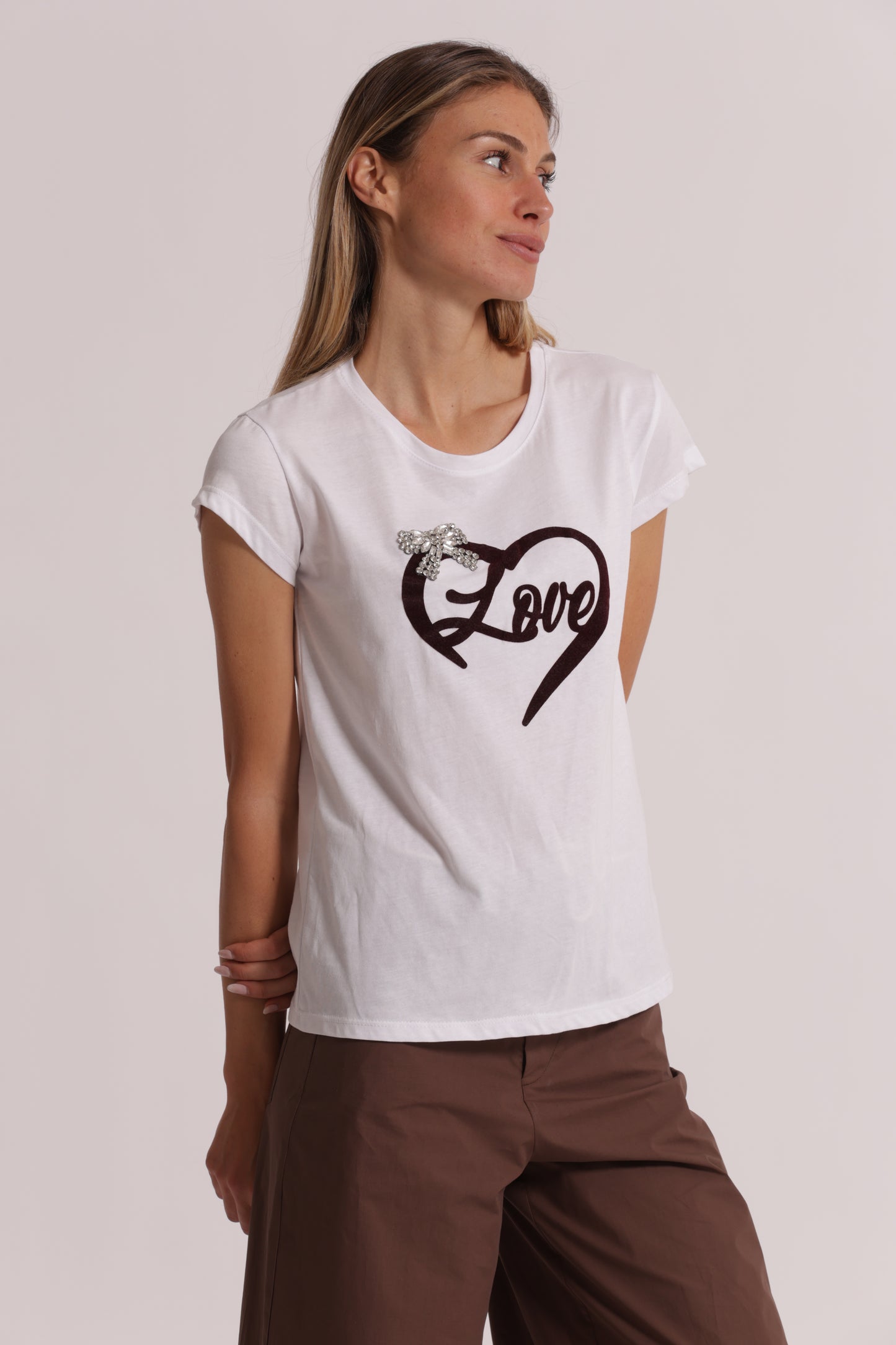 T-SHIRT "LOVE" STAMPA IN VELLUTO E FIOCCO IN STRASS