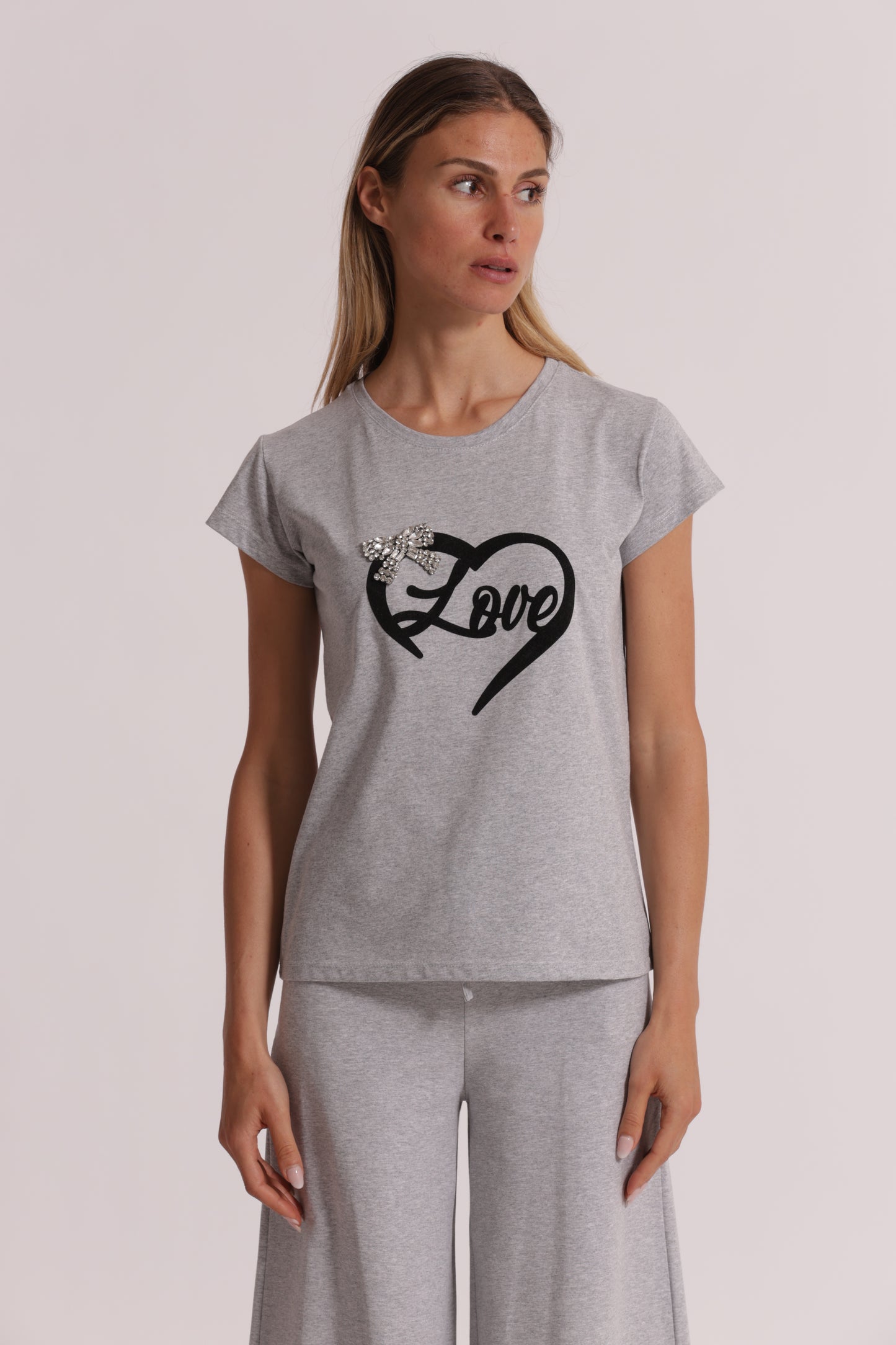 T-SHIRT "LOVE" STAMPA IN VELLUTO E FIOCCO IN STRASS