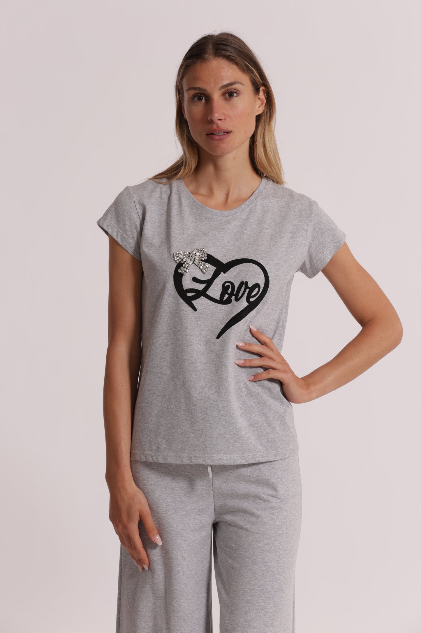 T-SHIRT "LOVE" STAMPA IN VELLUTO E FIOCCO IN STRASS