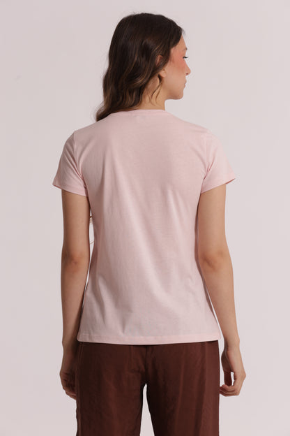 T-SHIRT CON ARRICCIO LATERALE E SPILLA DI STRASS