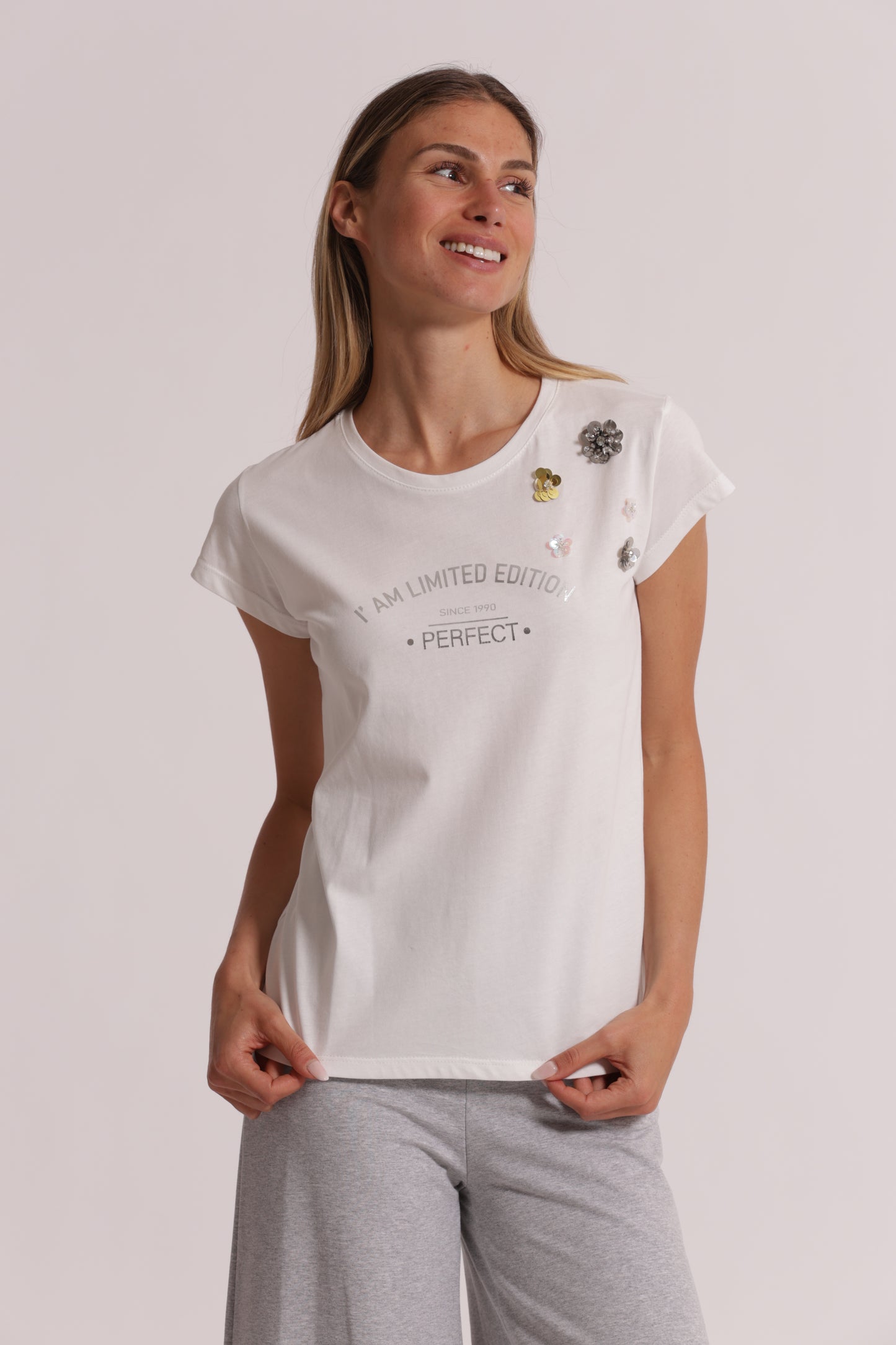 T-SHIRT "I AM LIMITED EDITION" CON DETTAGLI STRASS