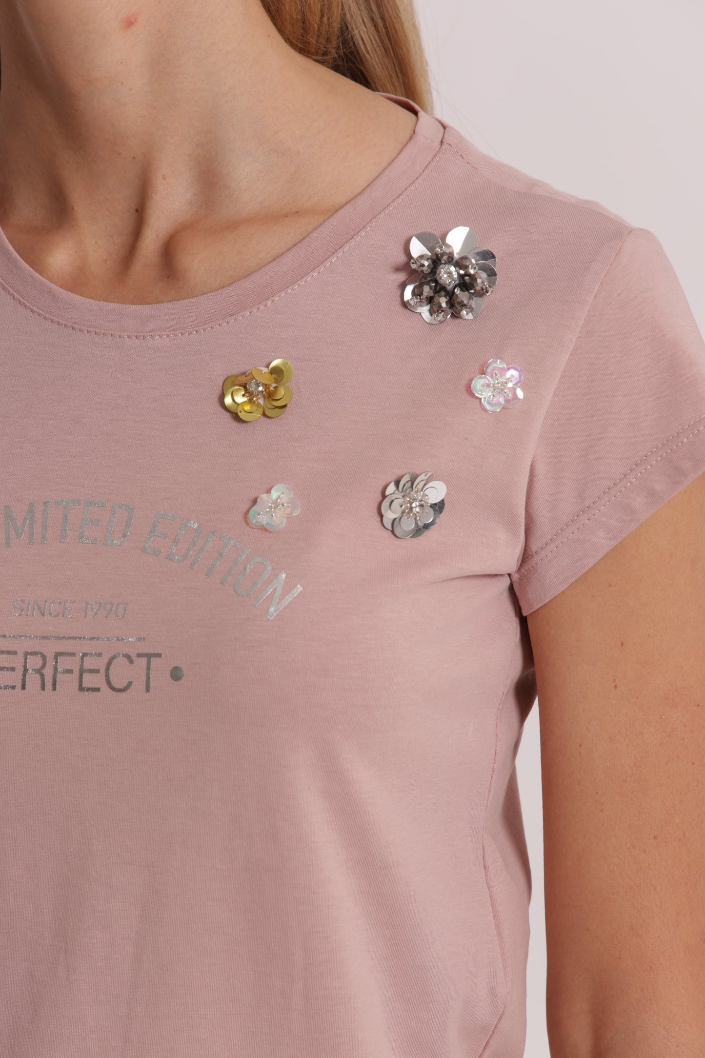 T-SHIRT "I AM LIMITED EDITION" CON DETTAGLI STRASS