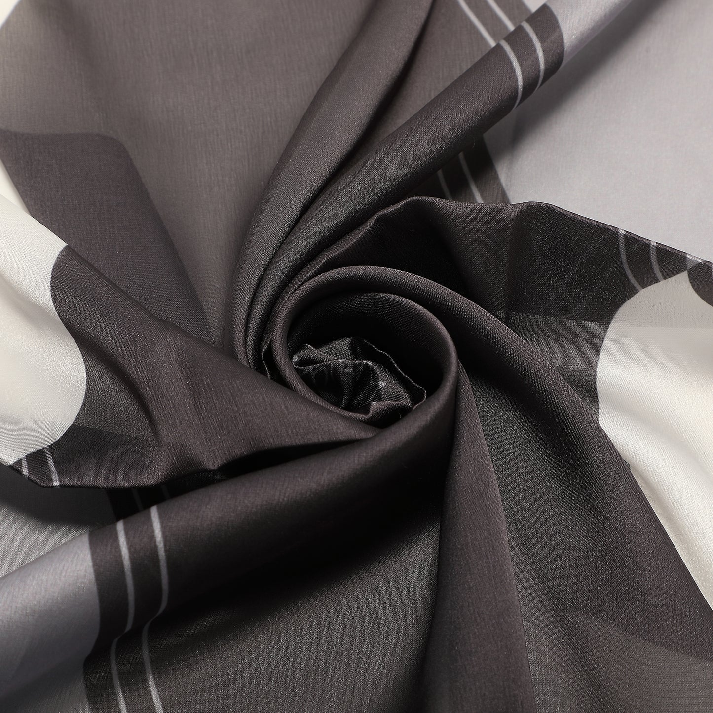 FOULARD CON TRIANGOLI  (90X90 cm)