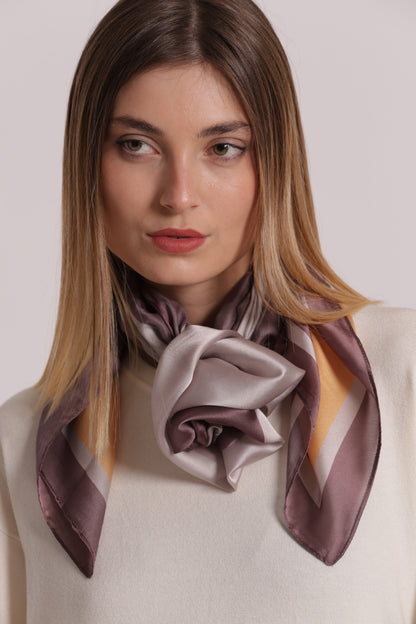 FOULARD CON TRIANGOLI  (90X90 cm)