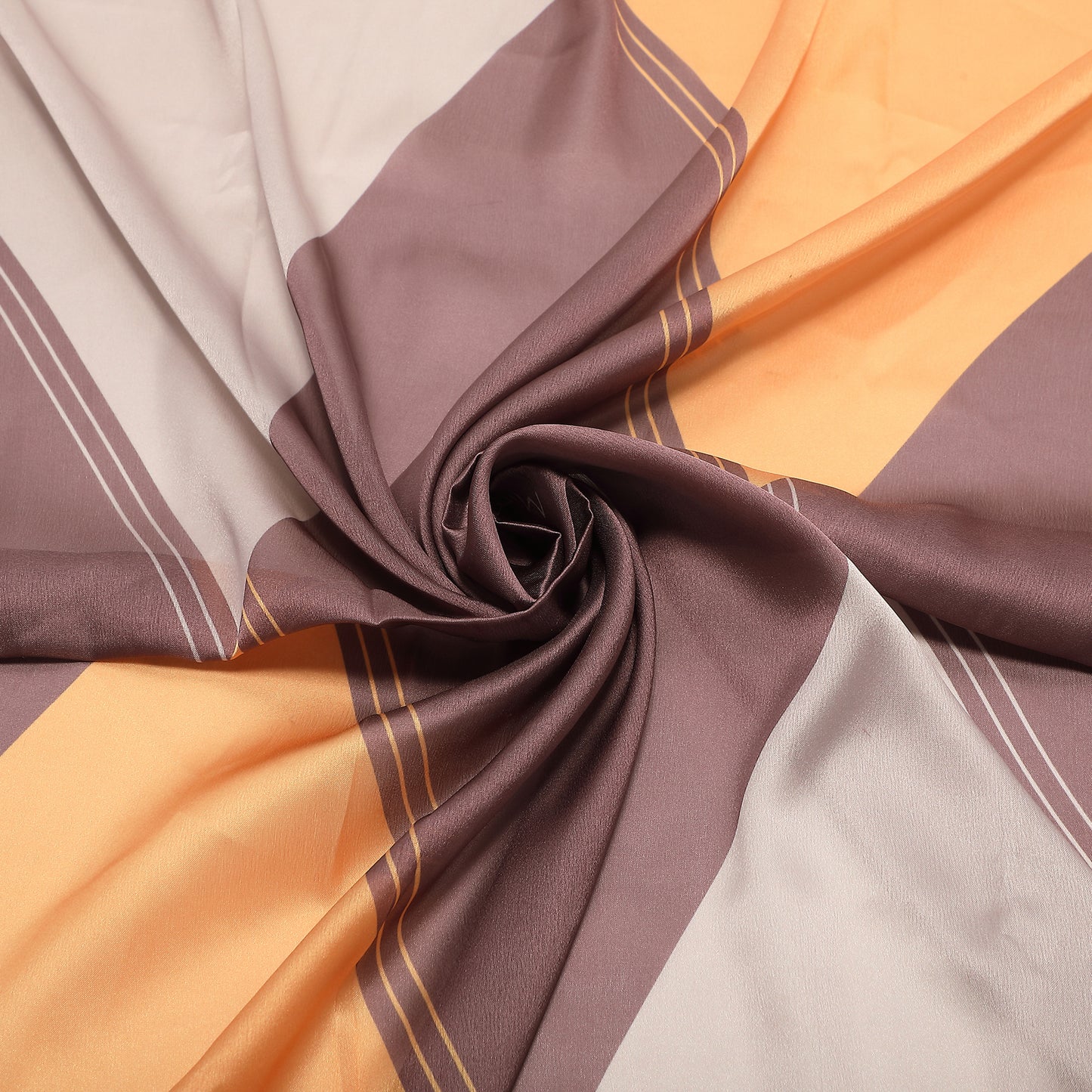 FOULARD CON TRIANGOLI  (90X90 cm)