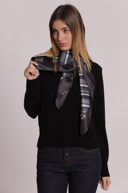 FOULARD CON RIGHE DIAGONALI (90X90 cm)