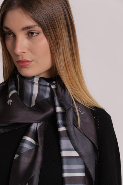 FOULARD CON RIGHE DIAGONALI (90X90 cm)