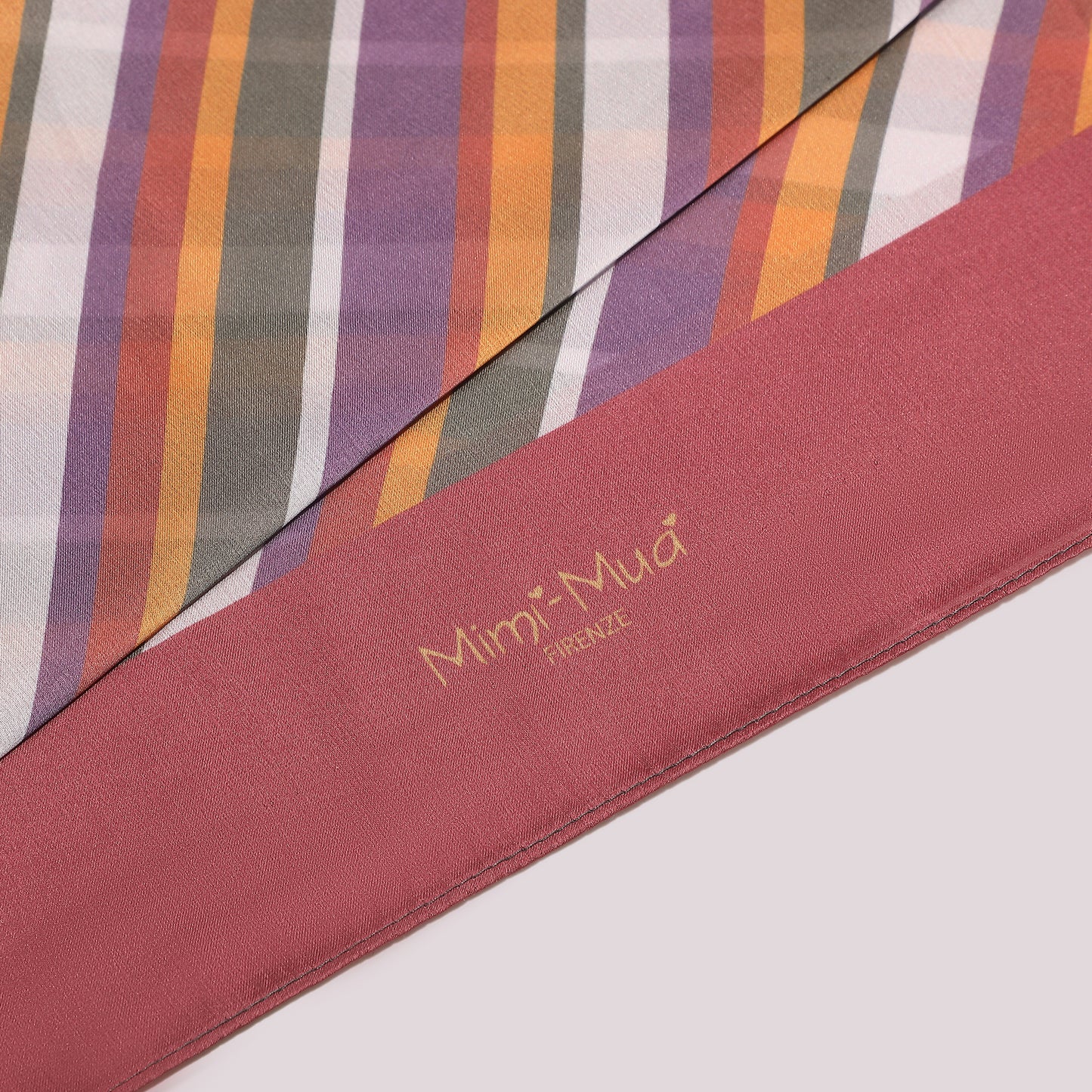 FOULARD CON RIGHE DIAGONALI (90X90 cm)