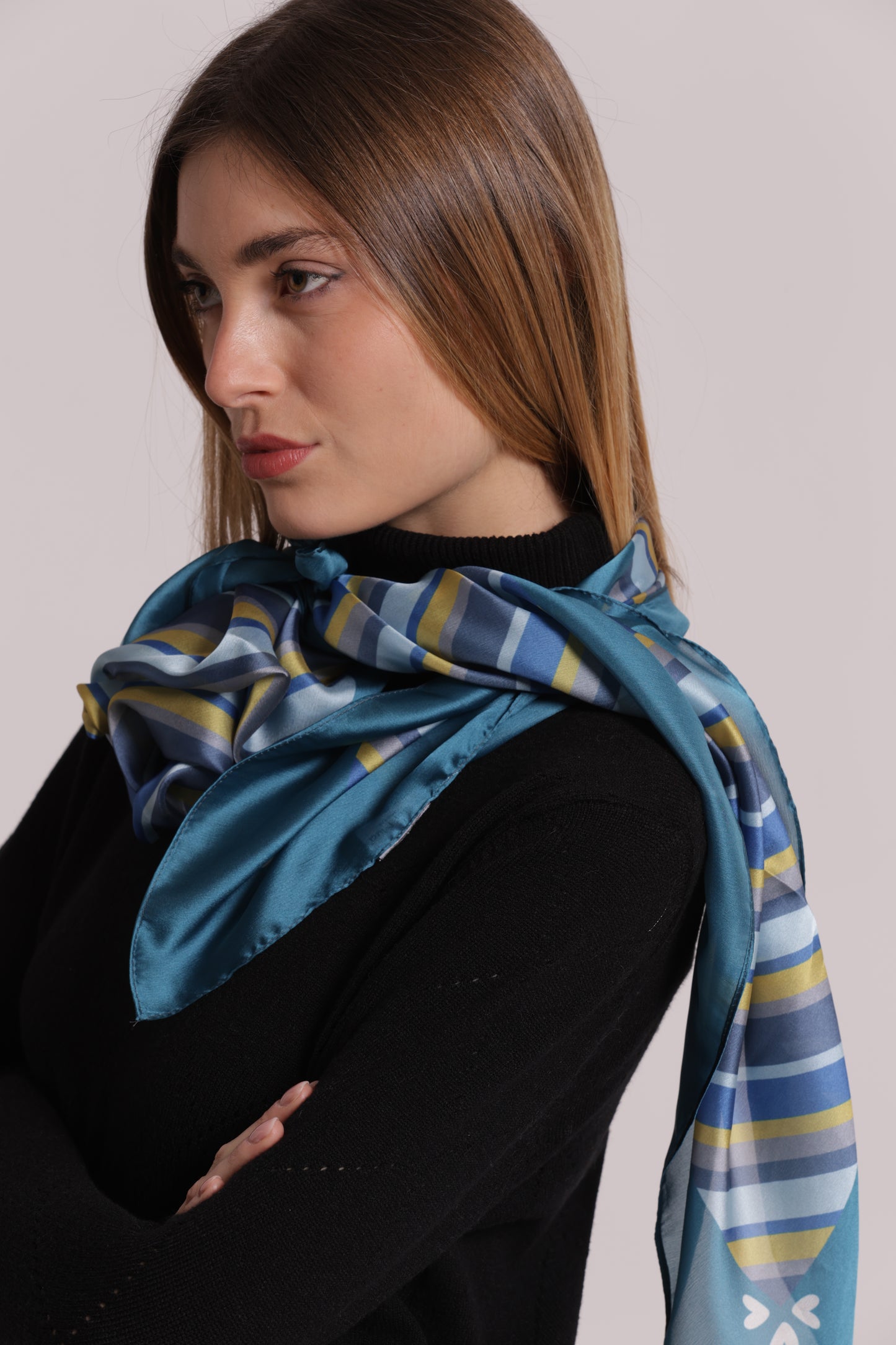 FOULARD CON RIGHE DIAGONALI (90X90 cm)