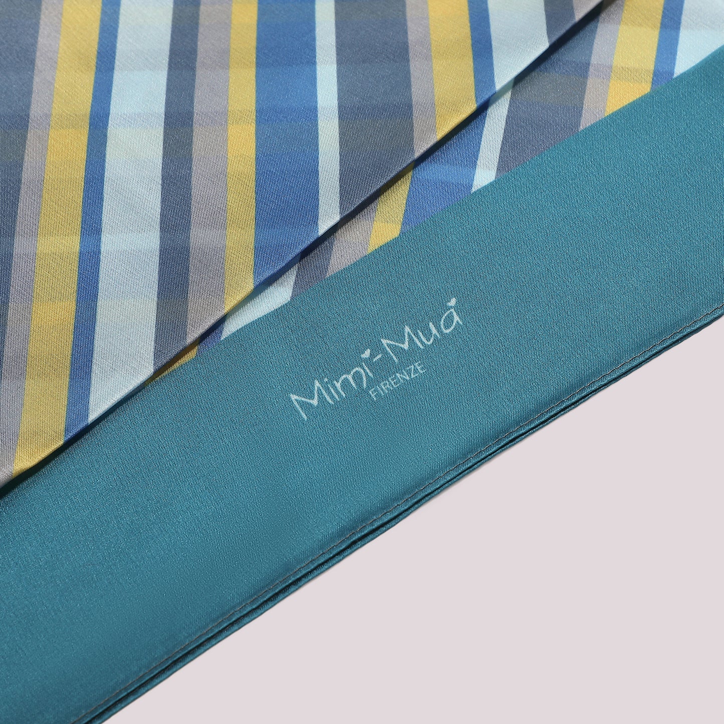 FOULARD CON RIGHE DIAGONALI (90X90 cm)