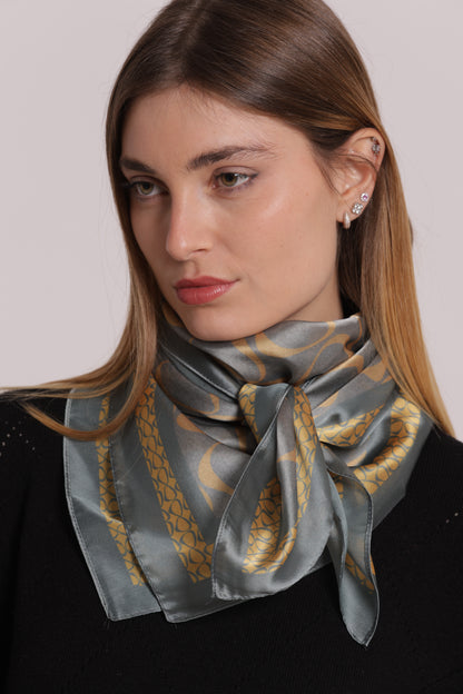 FOULARD CON CERCHIETTI ASIMMETRICI (90X90 cm)