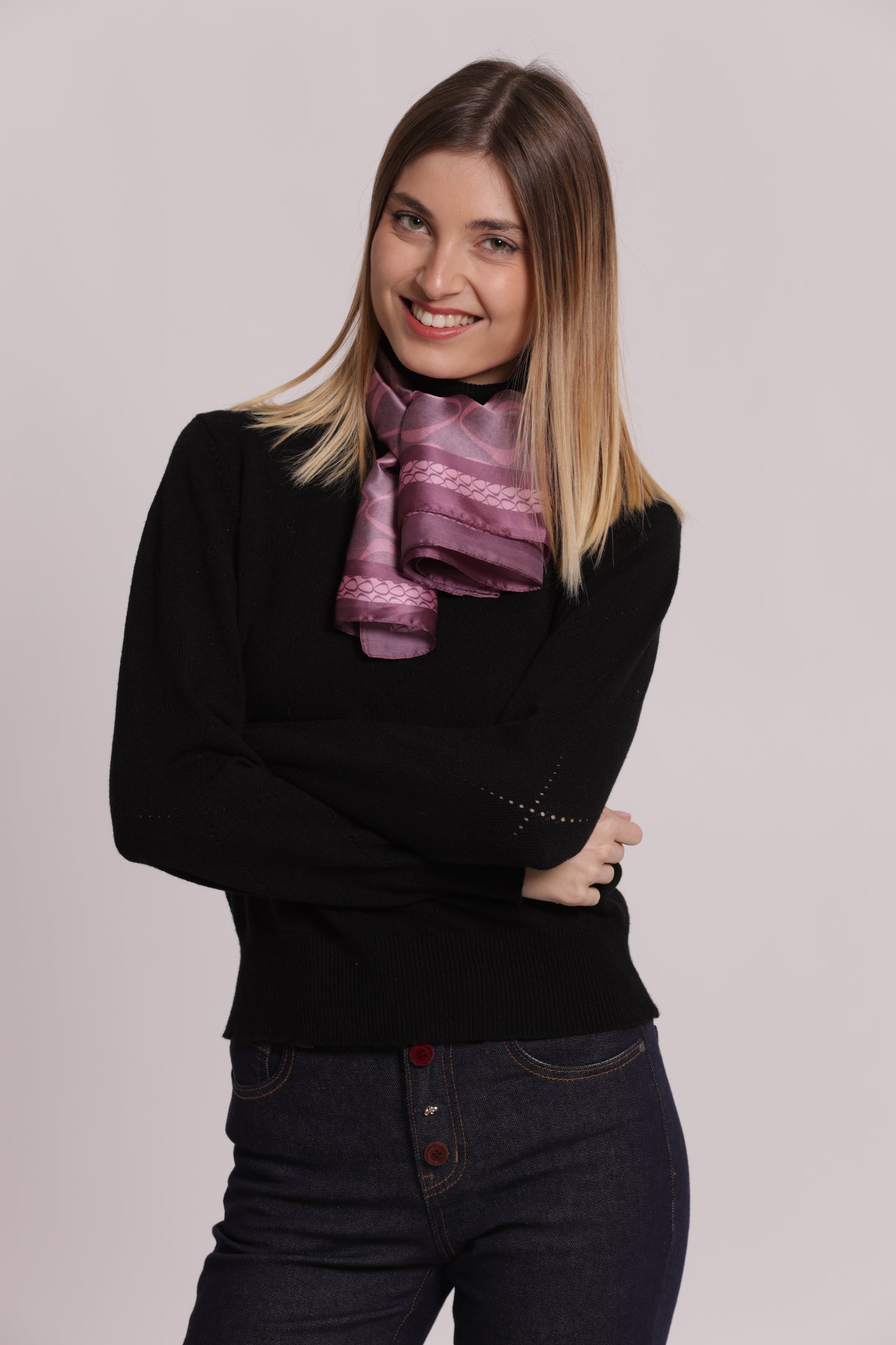 FOULARD CON CERCHIETTI ASIMMETRICI (90X90 cm)