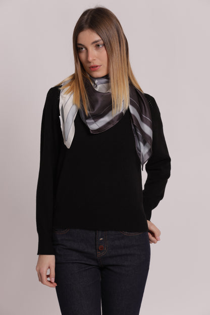 FOULARD CON FOGLIA OBLIQUA (90X90 cm)