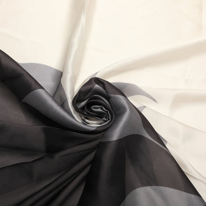 FOULARD CON FOGLIA OBLIQUA (90X90 cm)